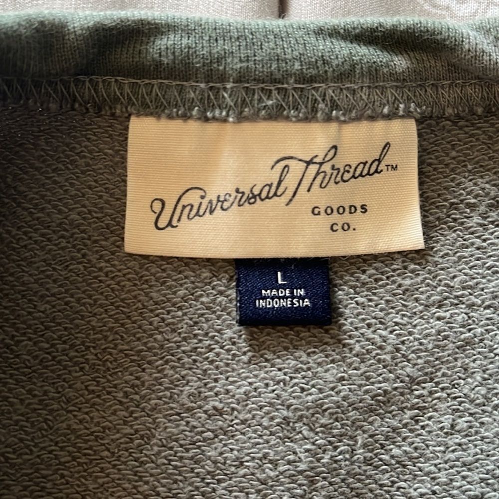 Universal Thread Women's Camo Cotton Pullover - Picture 4 of 6